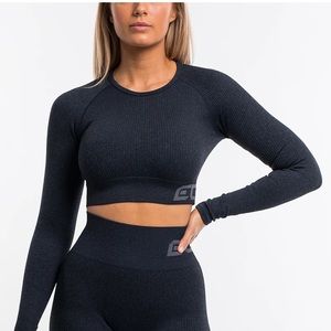 Echt arise size small two piece seamless set. New